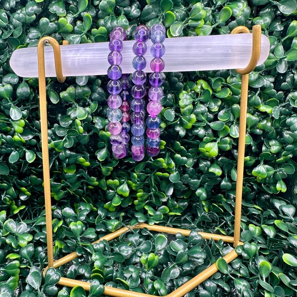 Satin Spar/Selenite Bracelet Charging Stand - Picture 3 of 5